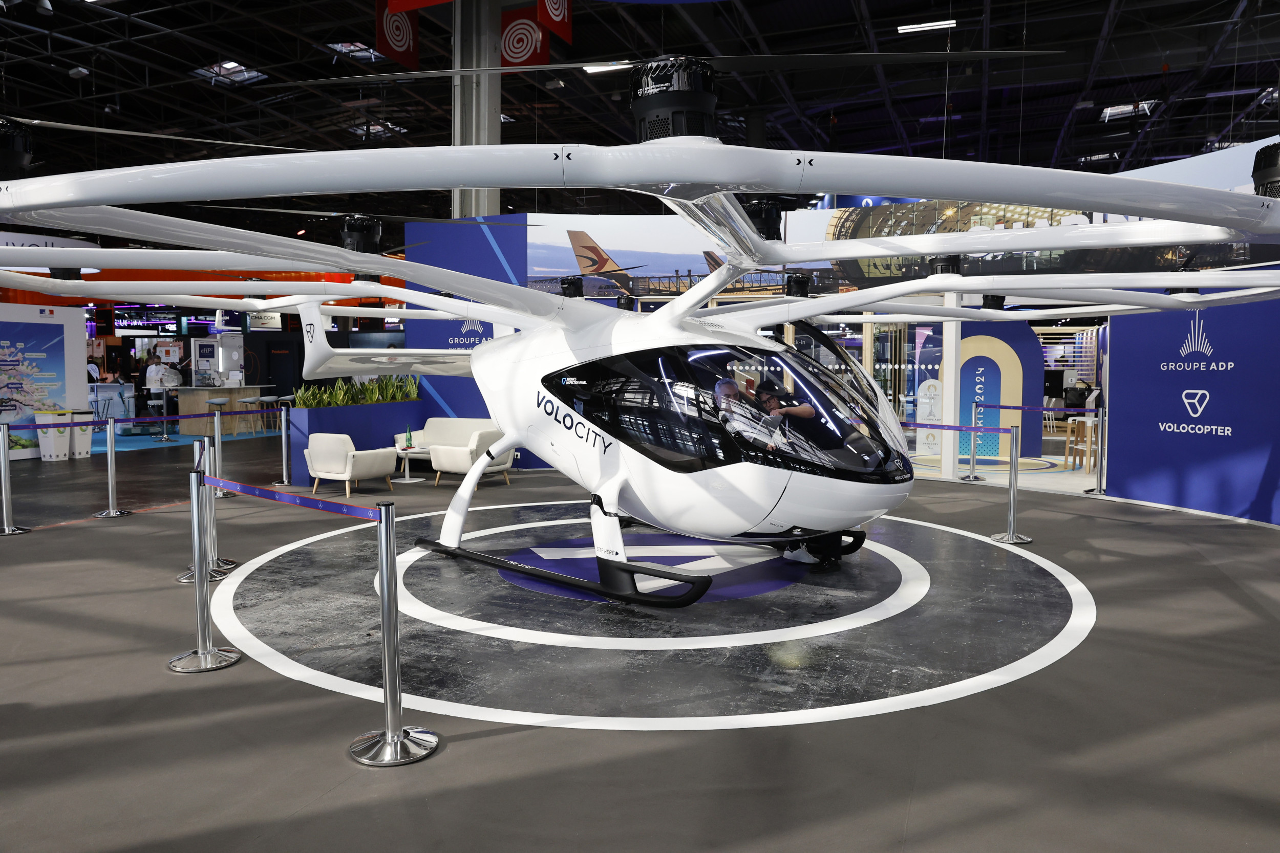 descubre el innovador volocopter que marcará el futuro del transporte en los juegos olímpicos de 2024. conoce cómo esta tecnología revolucionaria transformará la movilidad urbana y mejorará la experiencia de los visitantes en parís. ¡prepárate para volar alto!