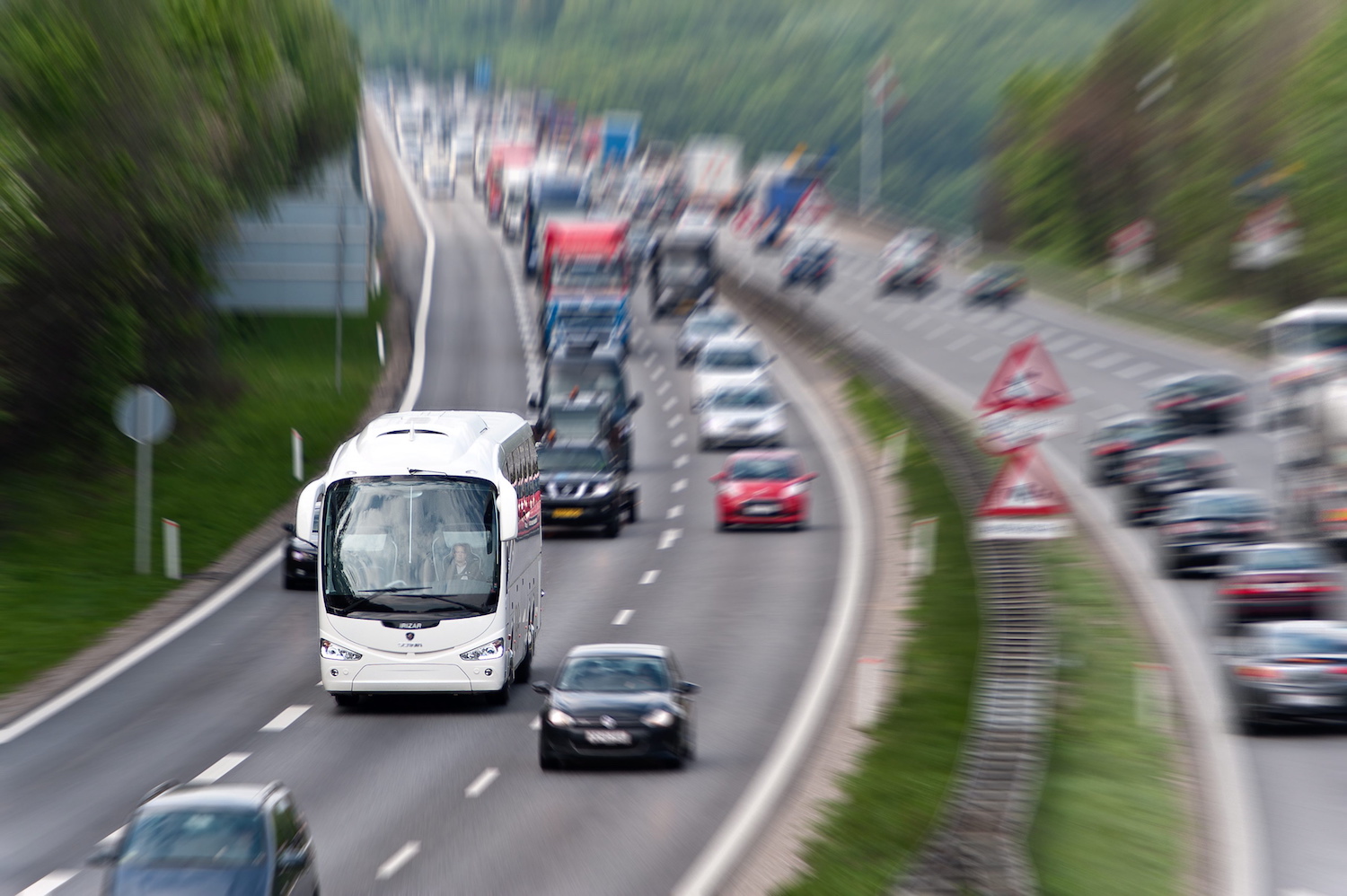 descubre cómo la innovación está transformando la seguridad vial. explora nuevas tecnologías, estrategias y prácticas que están haciendo las carreteras más seguras para todos. únete a la revolución de la seguridad en el tráfico.